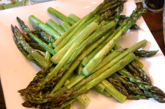 Asparagus with Roasted Shallots and Cayenne Pepper Easy Healthy Recipe